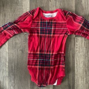 Baby onesie never worn 9 to 12 months